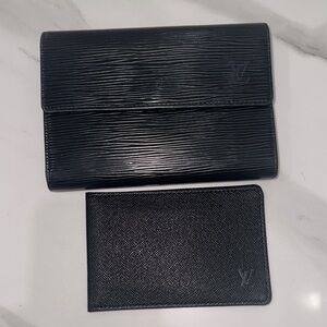 Louis Vuitton Textured Black Wallet and Card Holder